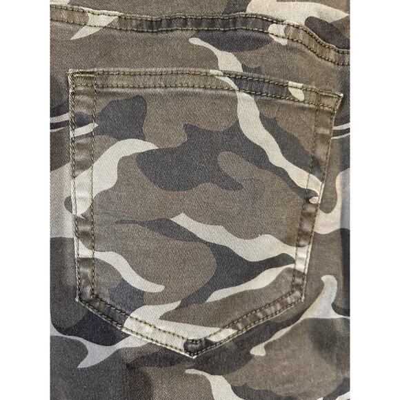 Torrid Women’s Green Camouflage Knee Length Pencil Denim Skirt Grunge Size 14 - Picture 8 of 12